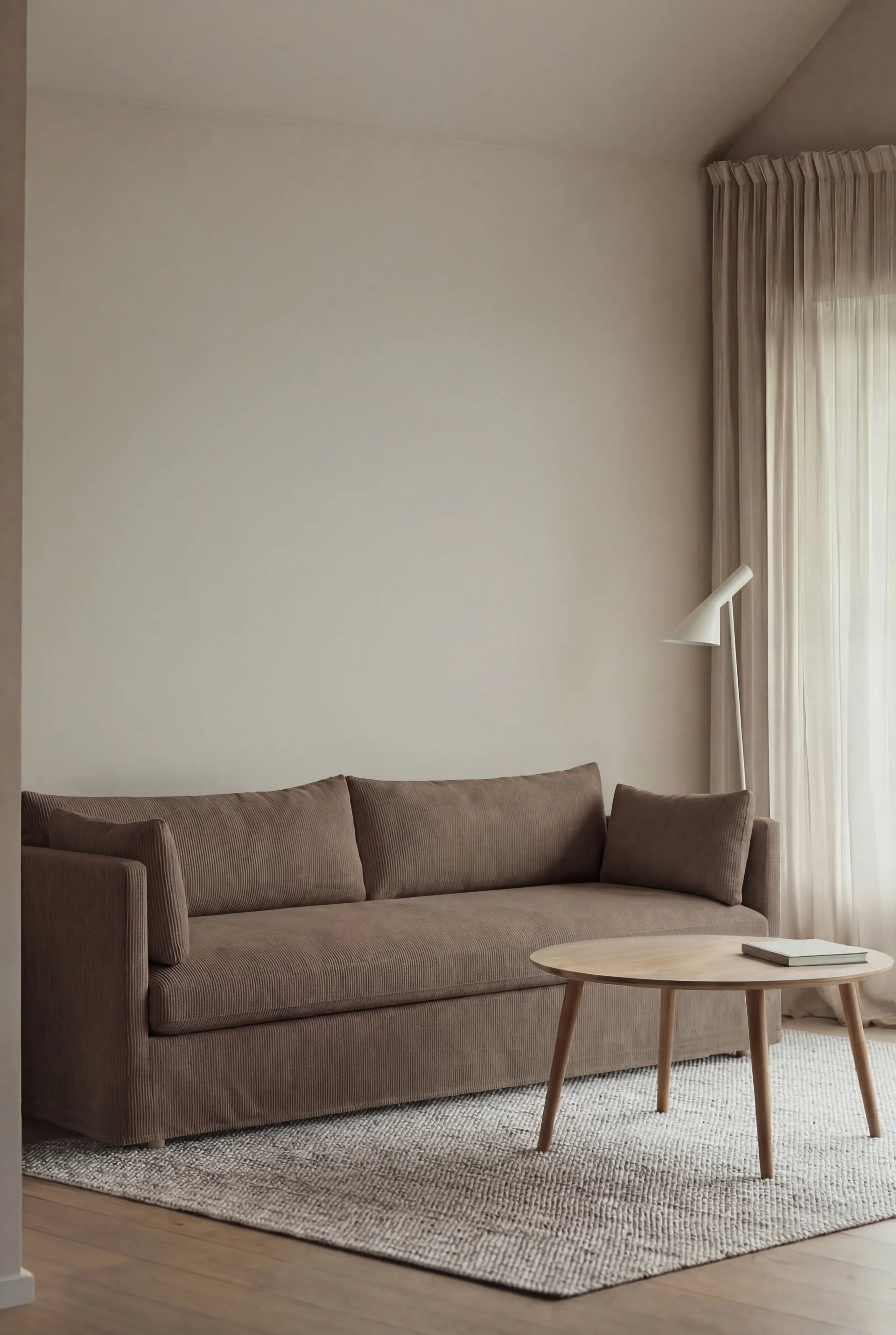Linnevik sofa, Jump brown 1955-white-oiled oak, 4-seater, with skirt 1898