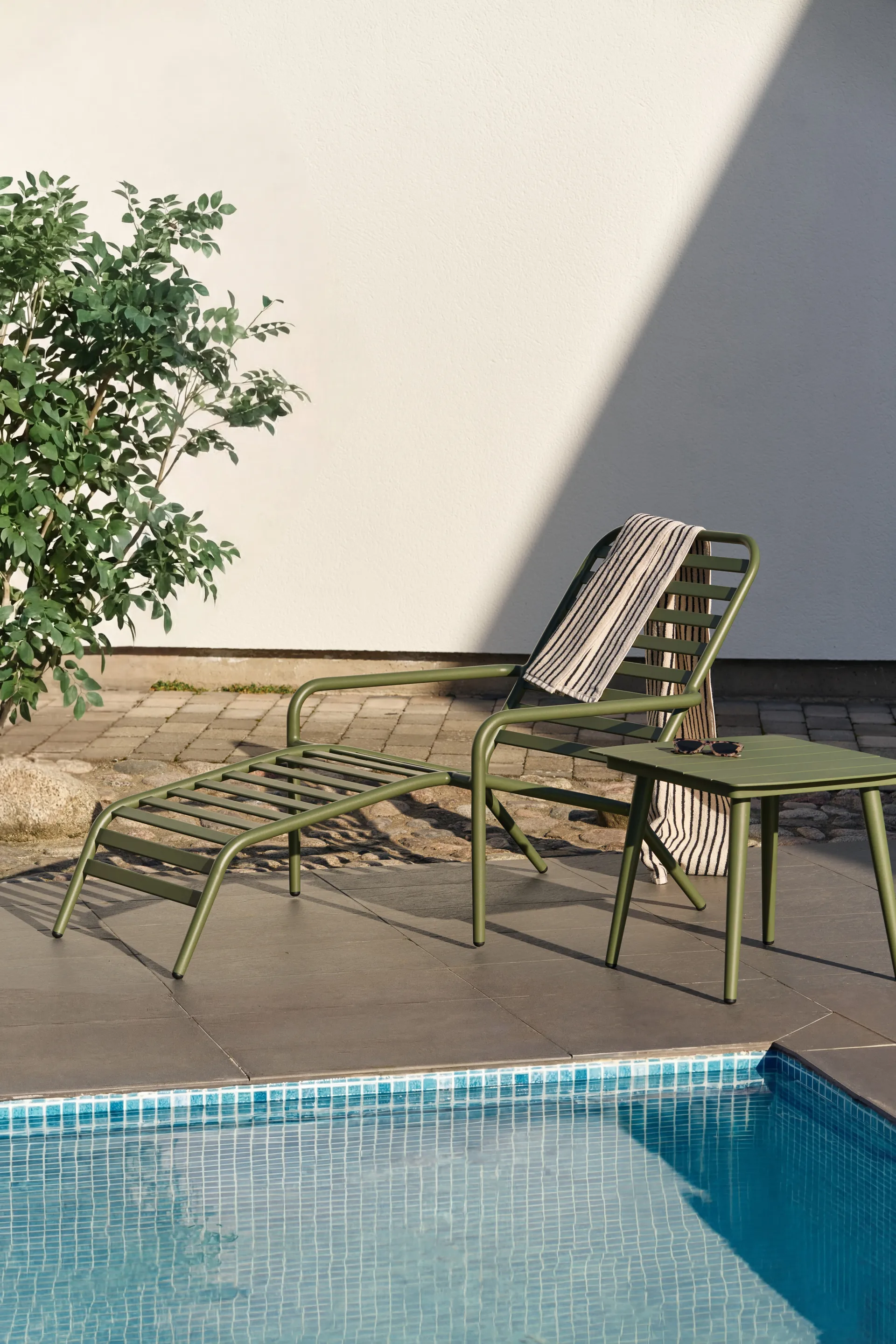 Messina sun lounger, Moss green 1898