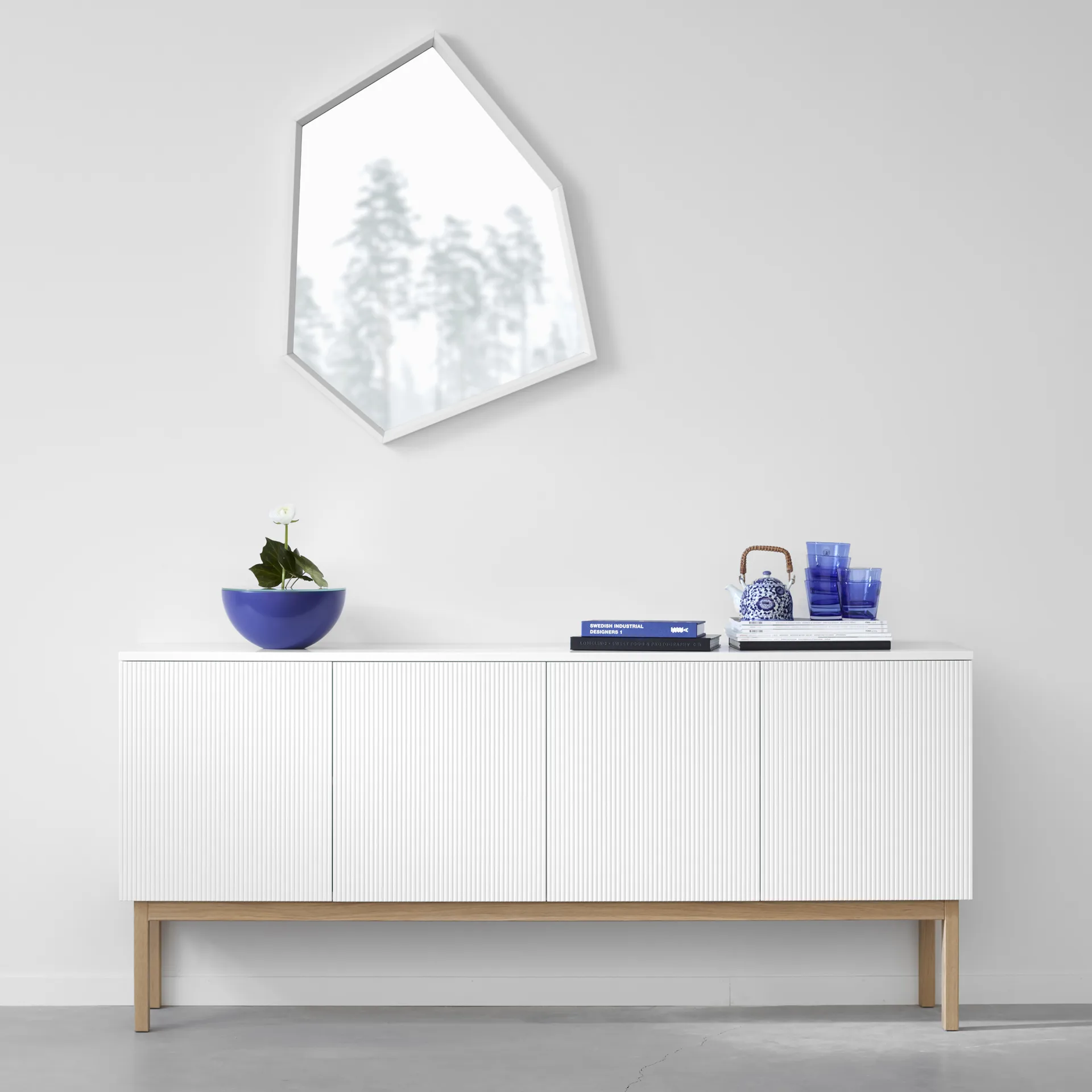 Beam side table, White lacquer, stand in oiled oak A2