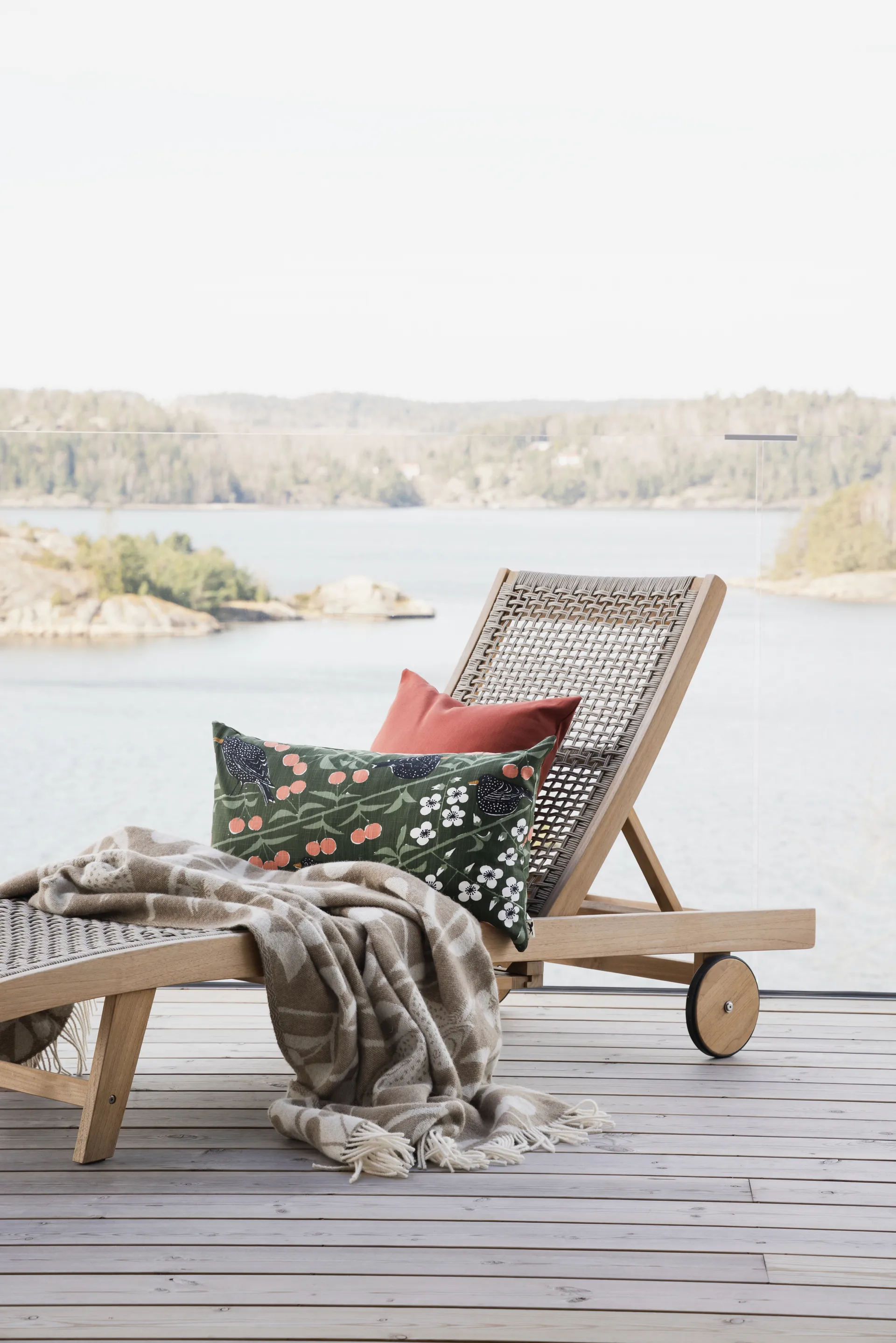 Cherry Garden throw 130x170 cm, Brown-offwhite Almedahls