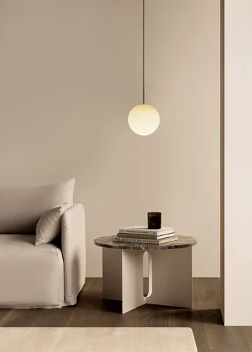 Androgyne side table - Crystal Rose marble-black steel, Ø65 cm - Audo Copenhagen