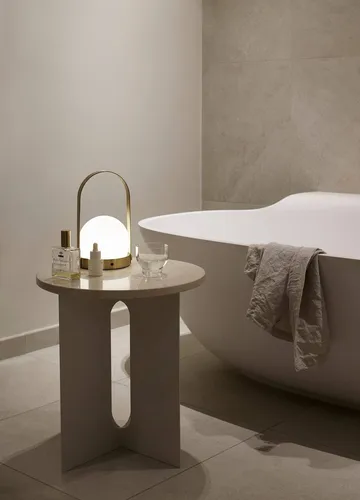 Androgyne side table - Crystal Rose marble-brushed steel, Ø42 cm - Audo Copenhagen