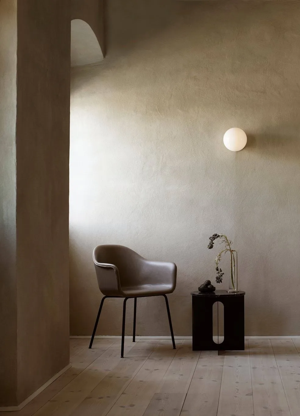 Androgyne side table, Crystal Rose marble-ivory steel, Ø42 cm Audo Copenhagen