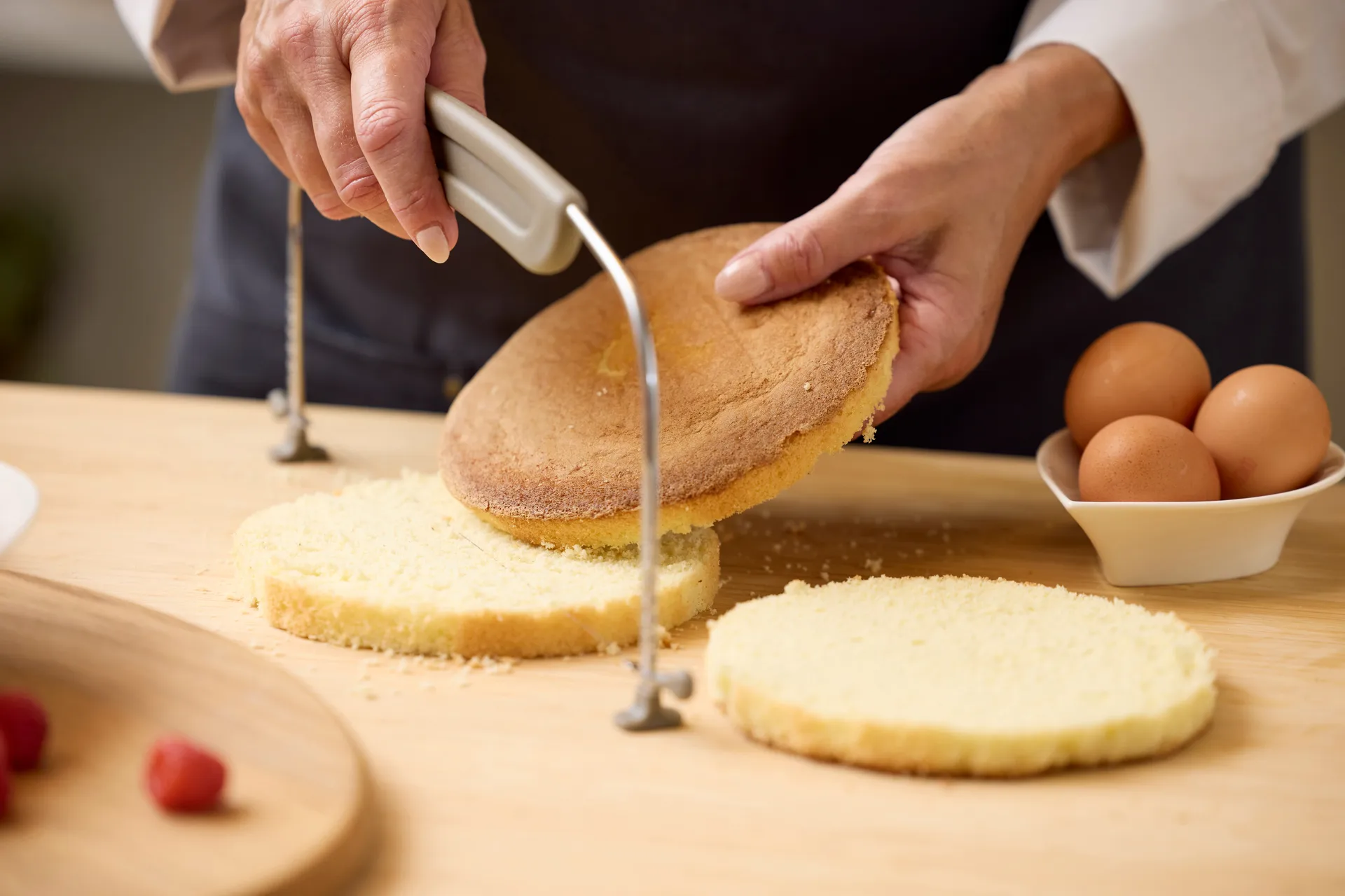 Blomsterbergs adjustable cake base divider, Latte Blomsterbergs