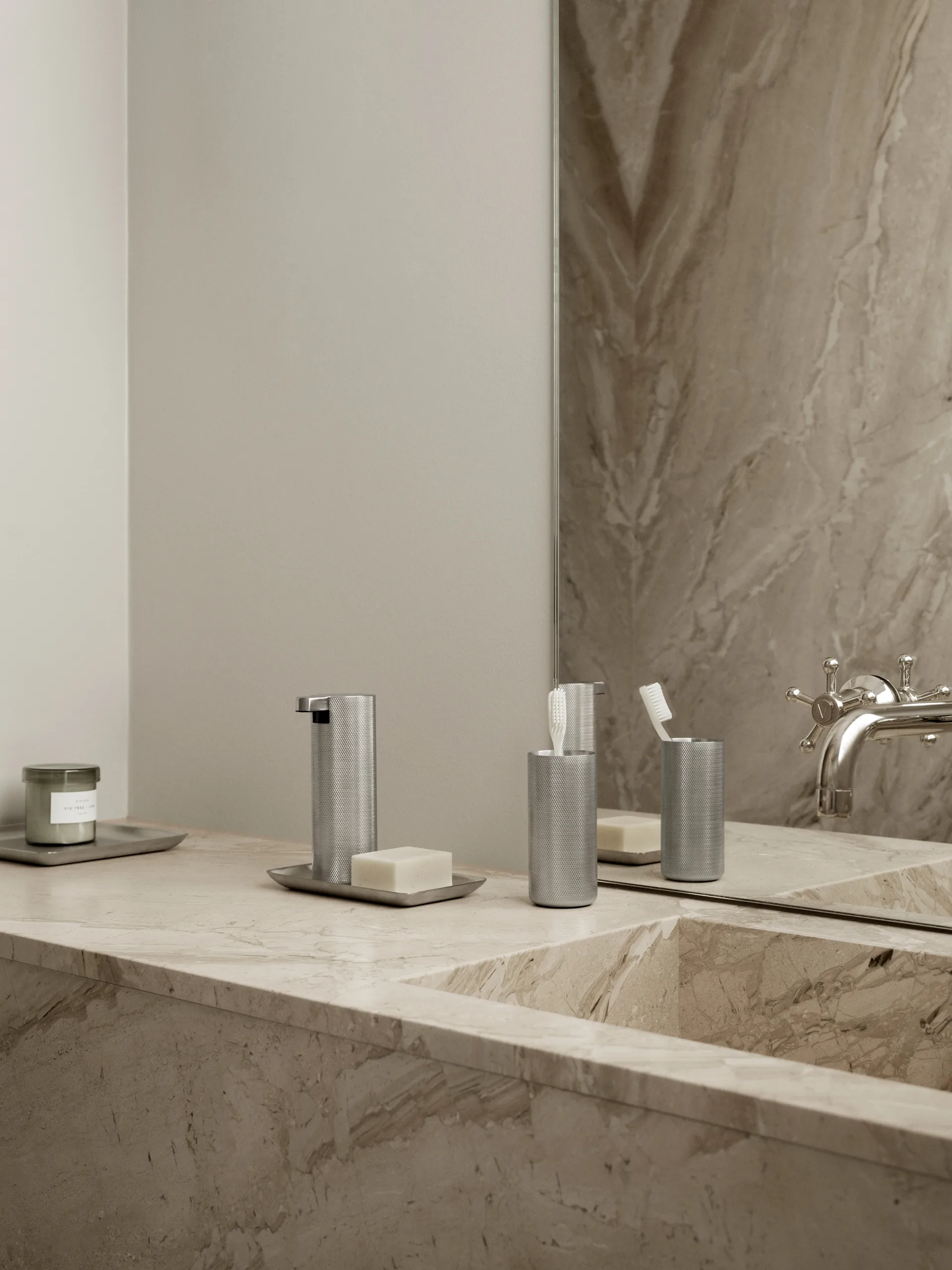 Modo Rof toothbrush holder, Stainless steel, Ø5.5x12 cm blomus