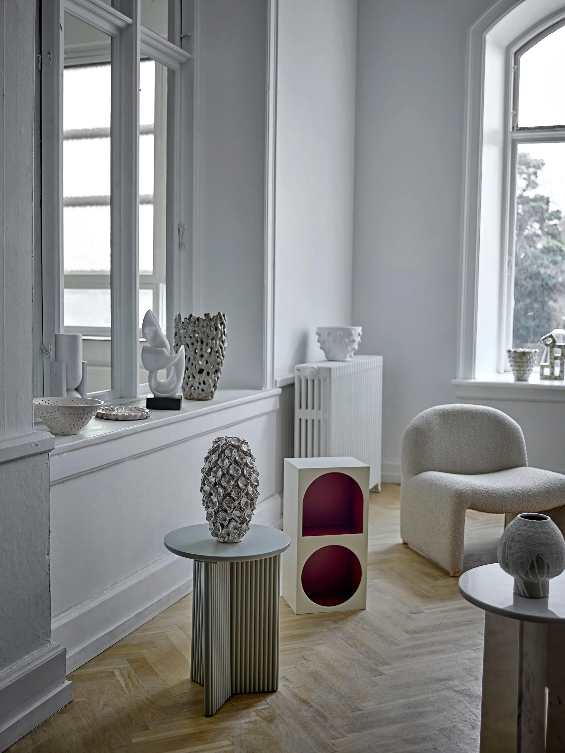 Edith side table Ø40 cm, White Bloomingville
