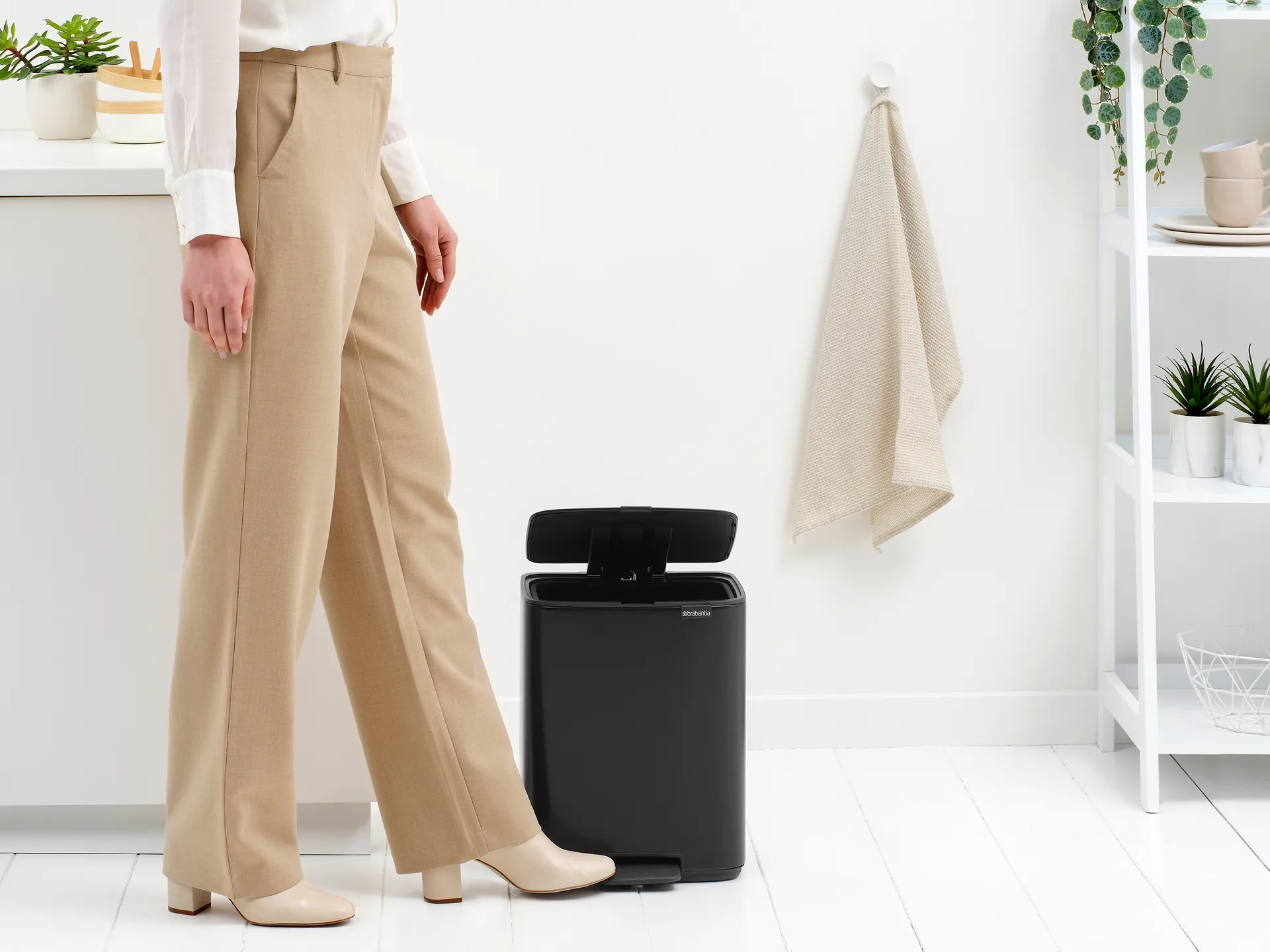 Bo pedal bin 12 L, Matt Black Brabantia
