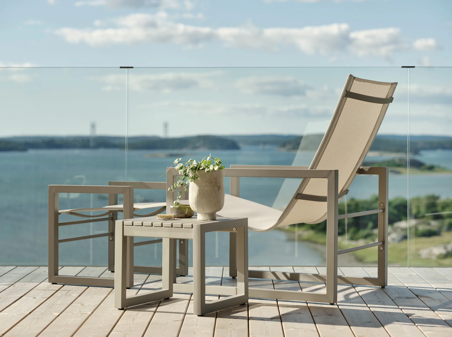 Vevi side table, White Brafab