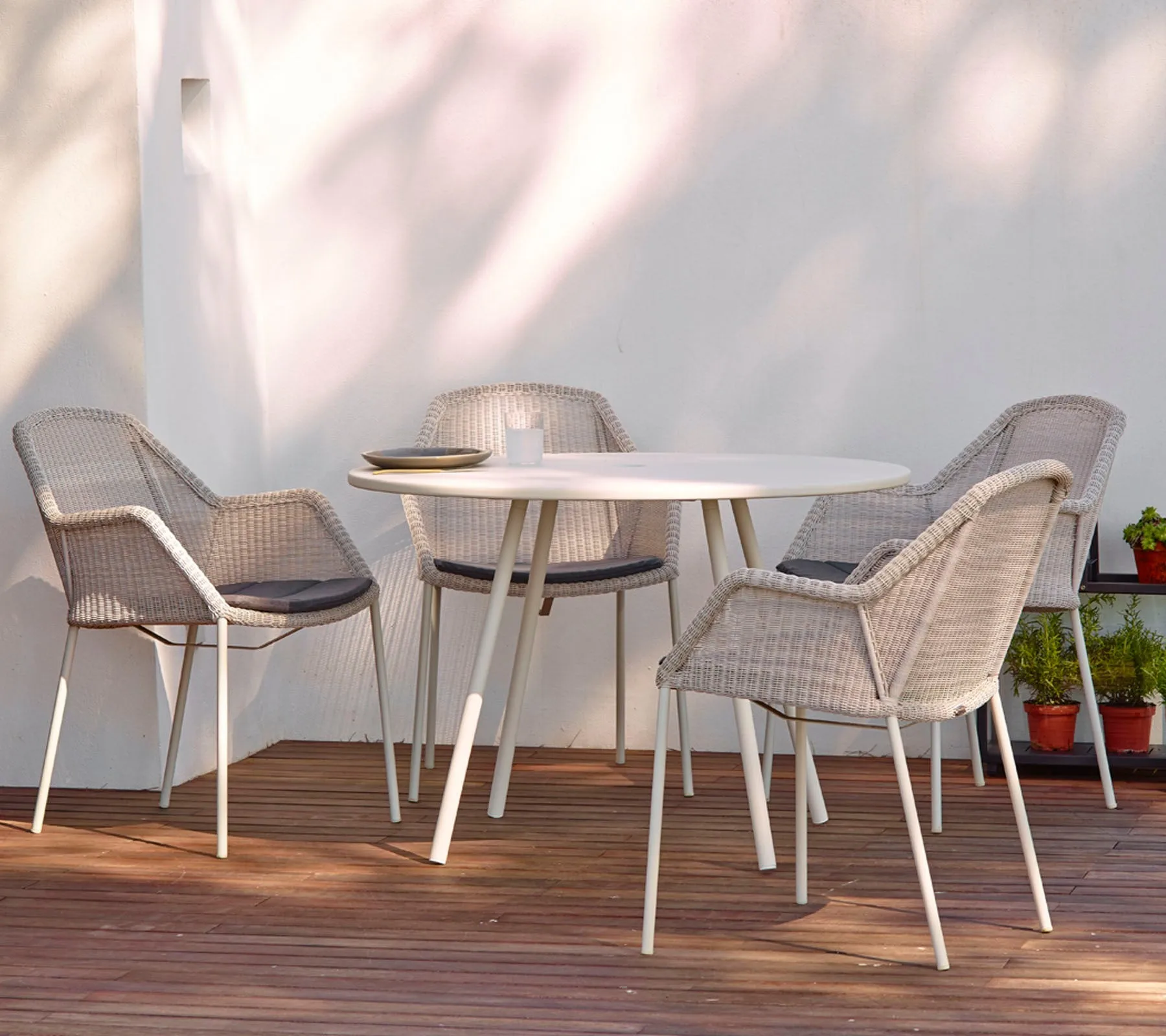 Breeze stackable armchair weave, Taupe Cane-line