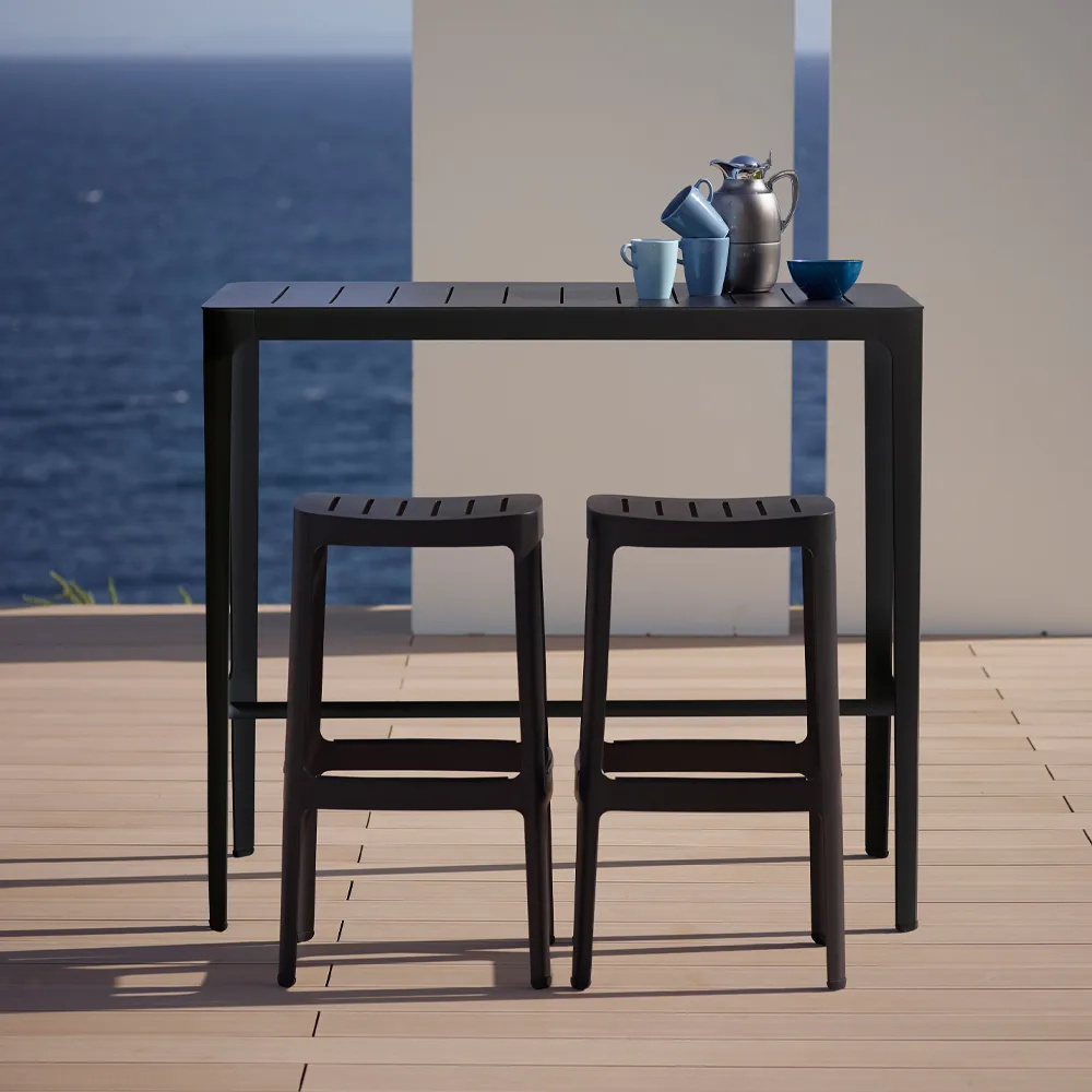 Cut bar table, Black Cane-line