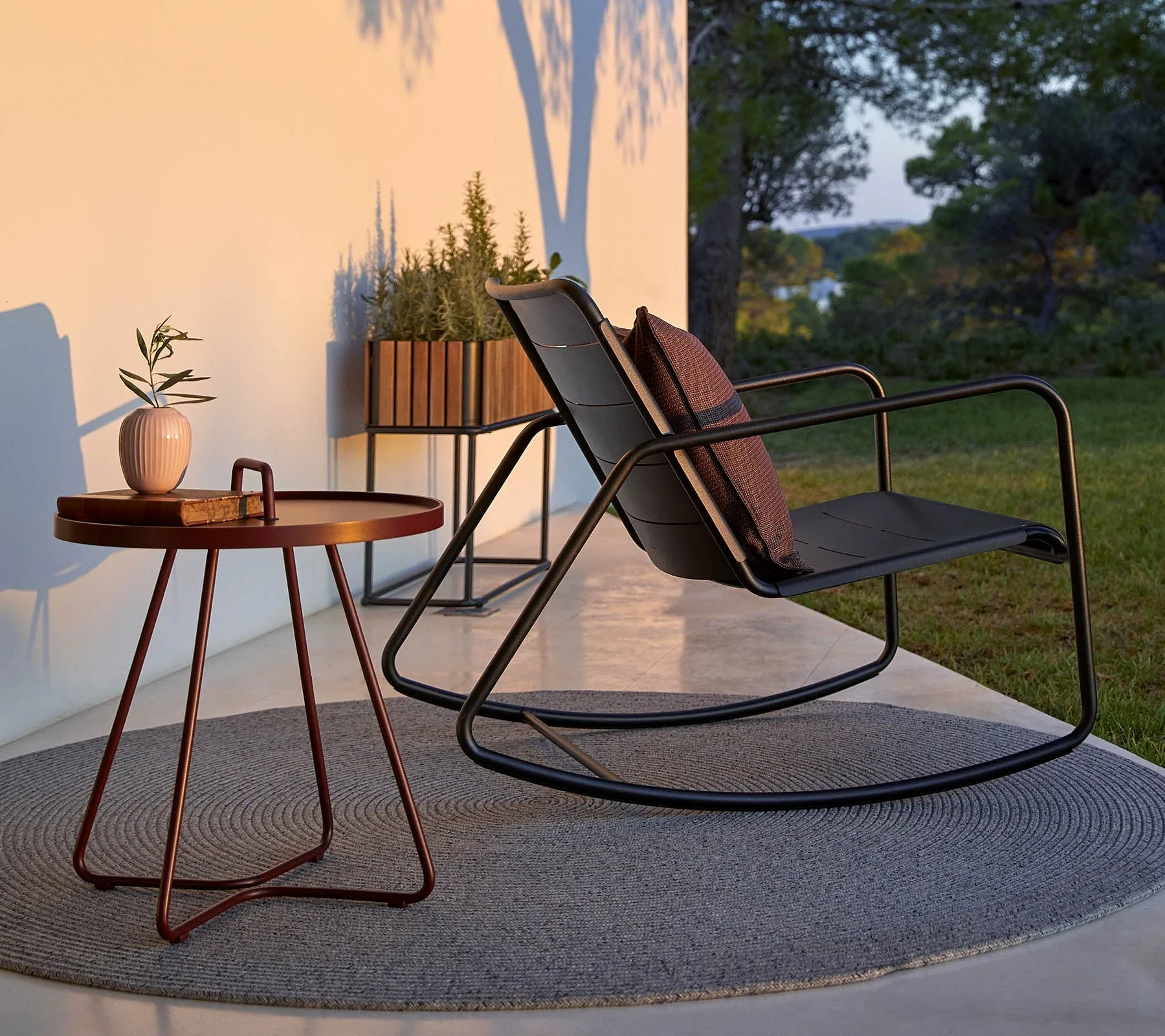 On the move table Ø44 cm, Sand Cane-line