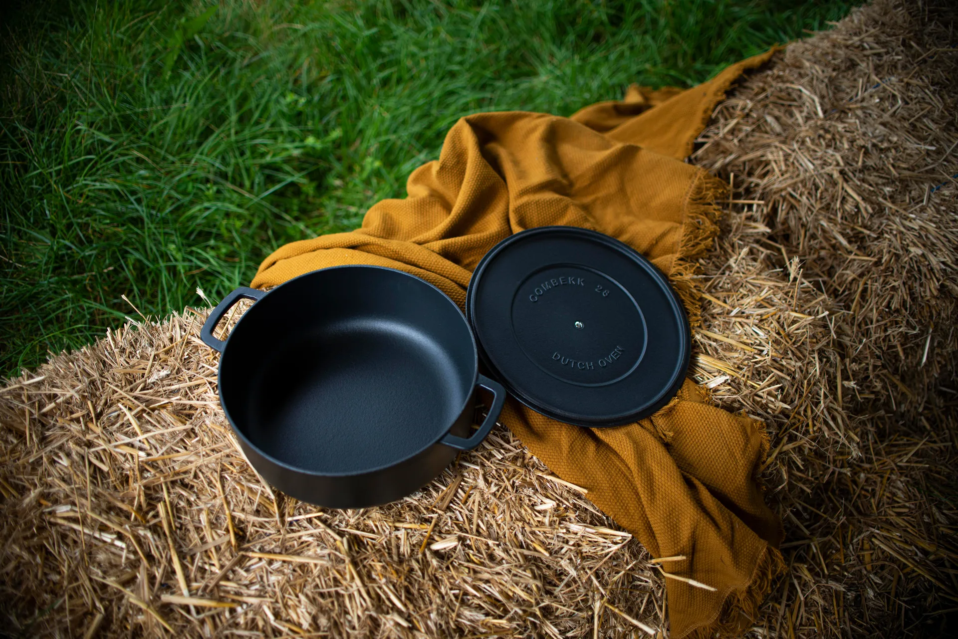 Combekk Enameled cast iron casserole Ø28 cm, Black Combekk