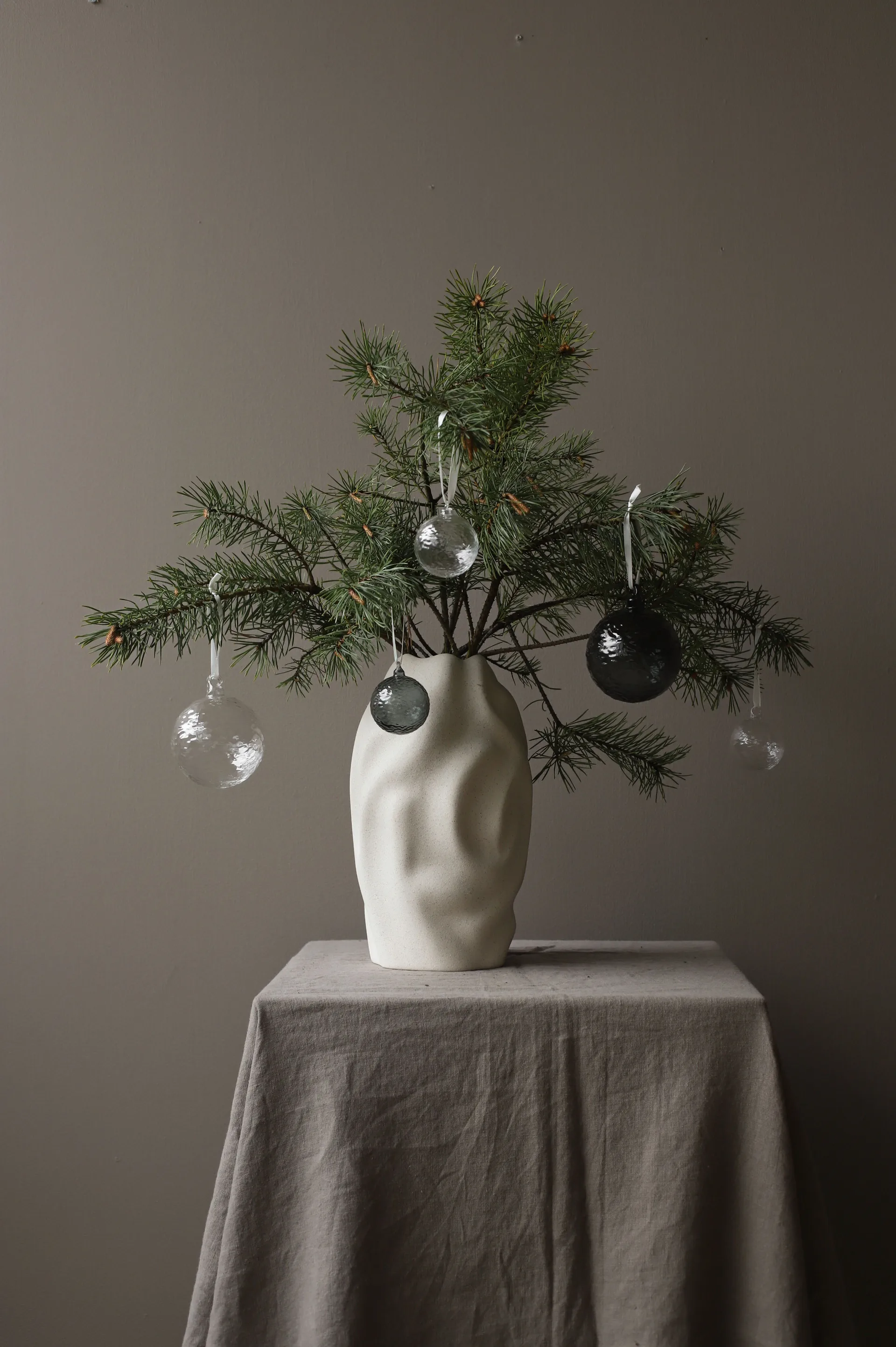 Gry Marble Christmas bauble Ø5 cm, Smoke Cooee Design