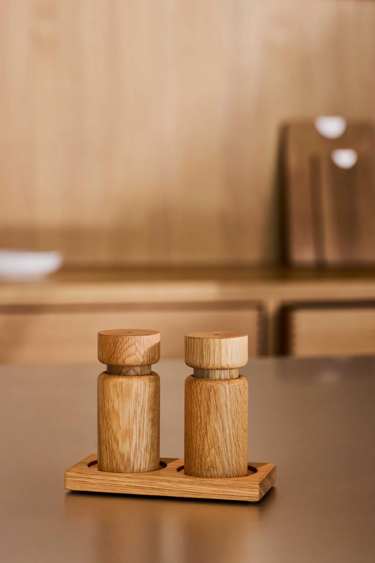 Tabletopper spice grinder stand, FSC oak Crushgrind