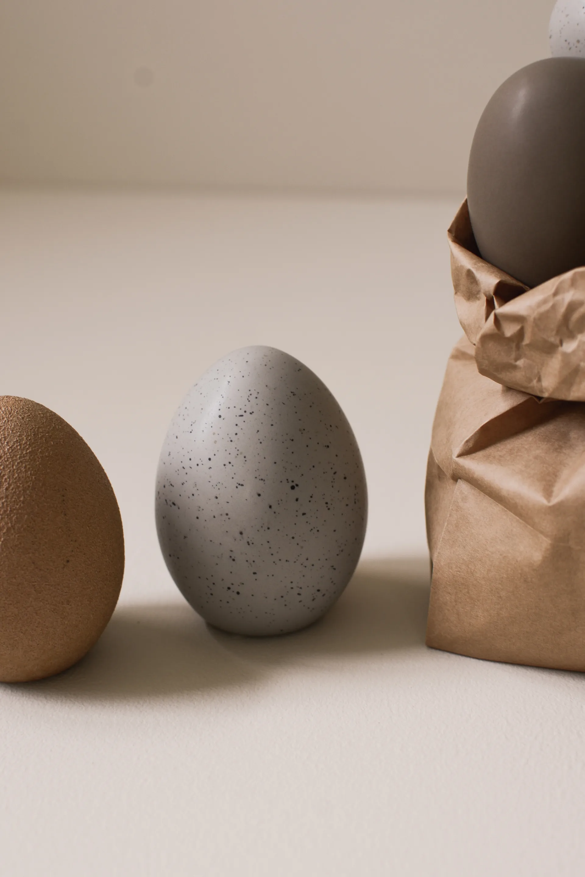 DBKD decorative egg, mole dot DBKD