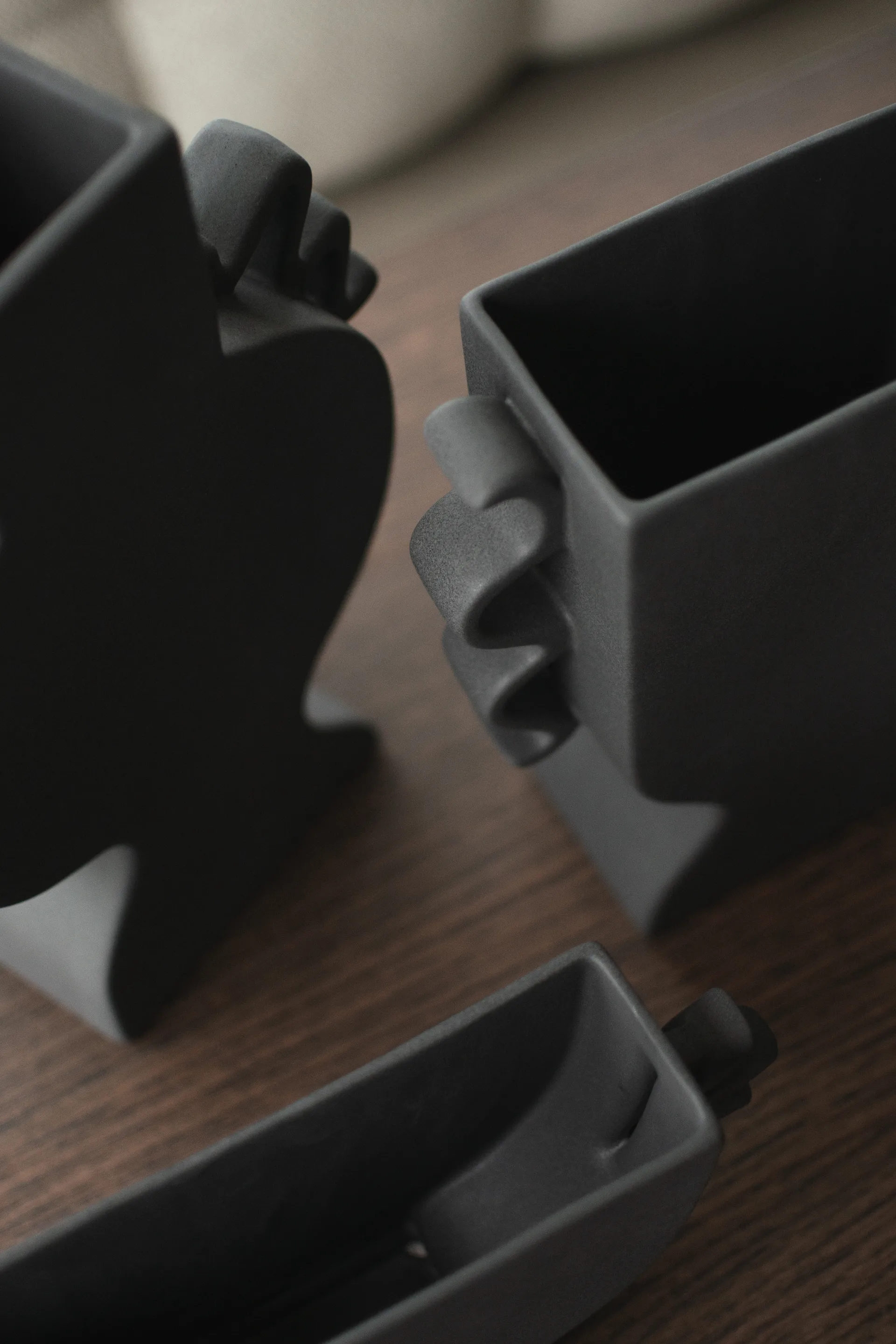 Flat vase 25 cm, Black DBKD