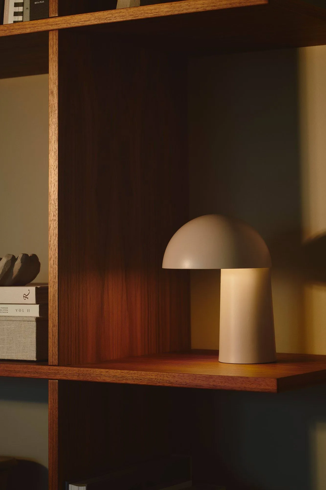 Faye portable table lamp, Beige Design For The People