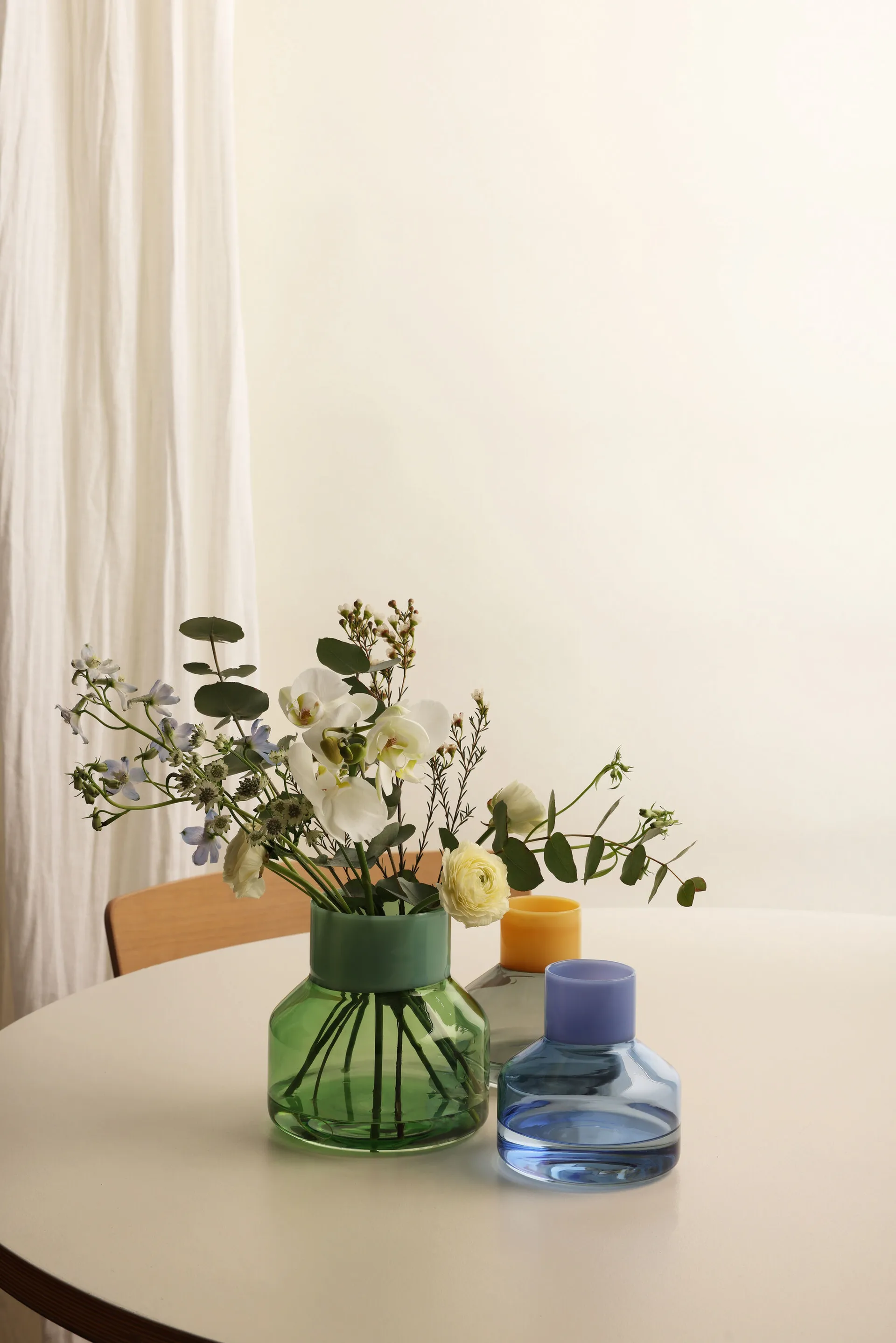 Generous vase medium Ø13 cm, Milky blue-blue Design Letters