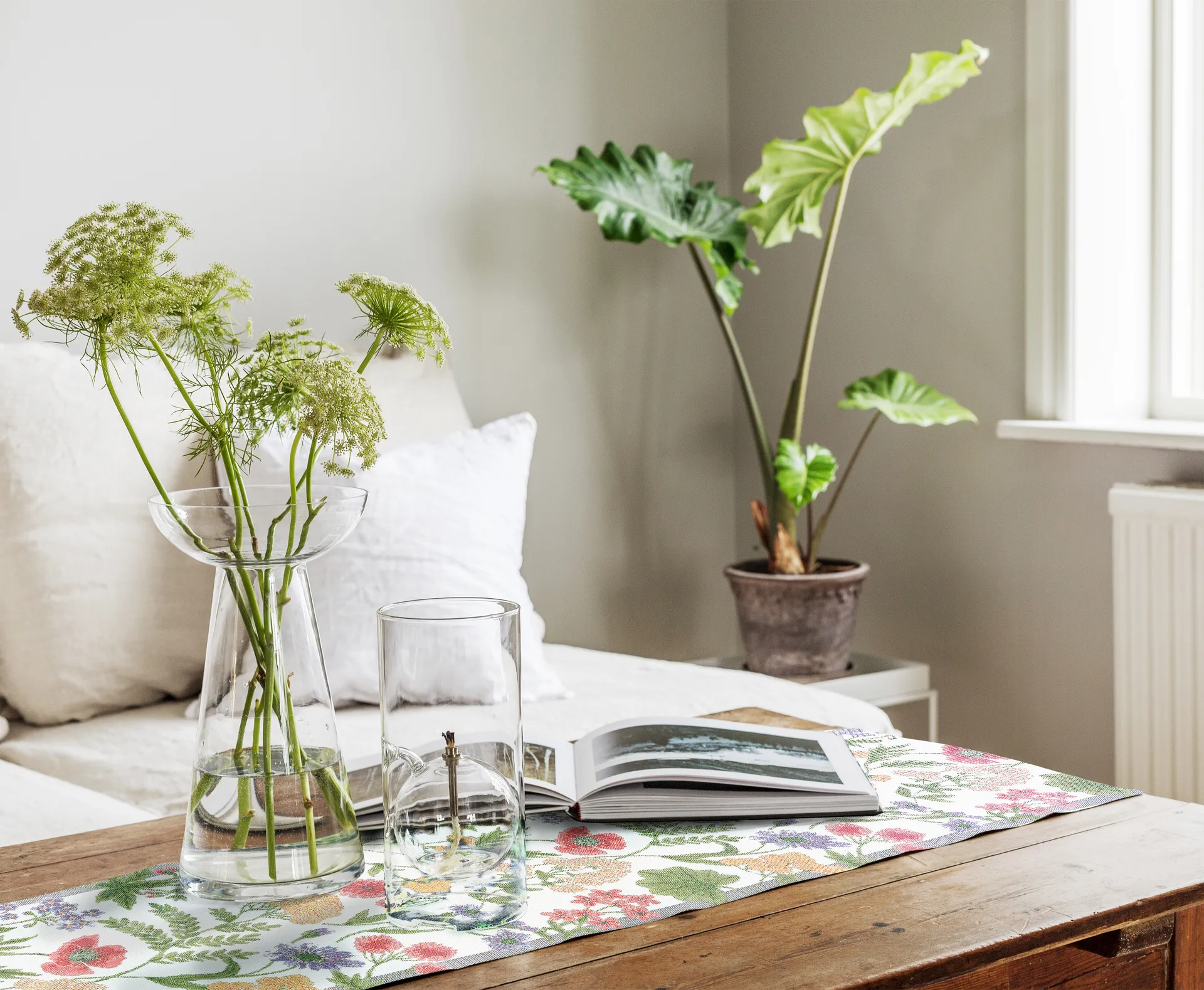 Ängsdröm table runner 35x140 cm, Multi Ekelund Linneväveri