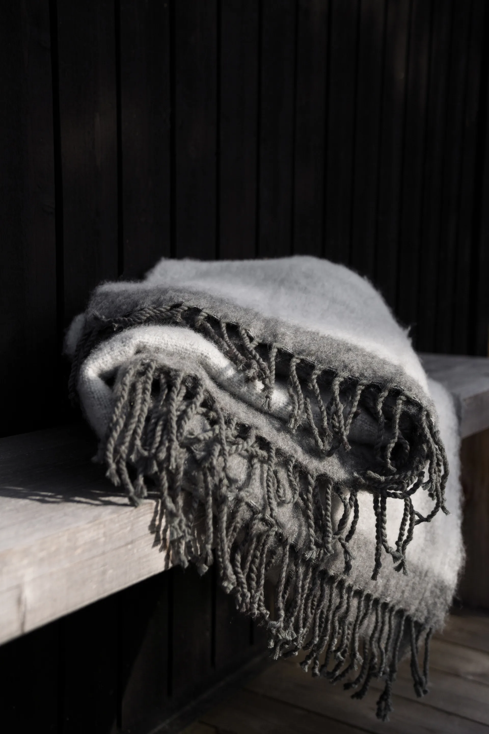 Ernst throw with fringe 130x170 cm, Dark gray-white ERNST