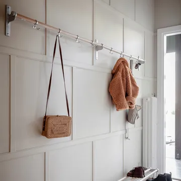 Nostalgi Hook rack - Aluminium, white stand - Essem Design