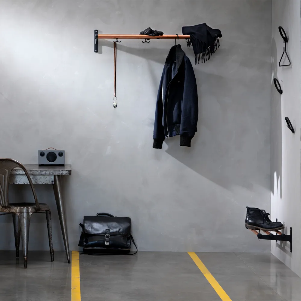 Nostalgi Shoe or hat shelf, Black, aluminium stand Essem Design