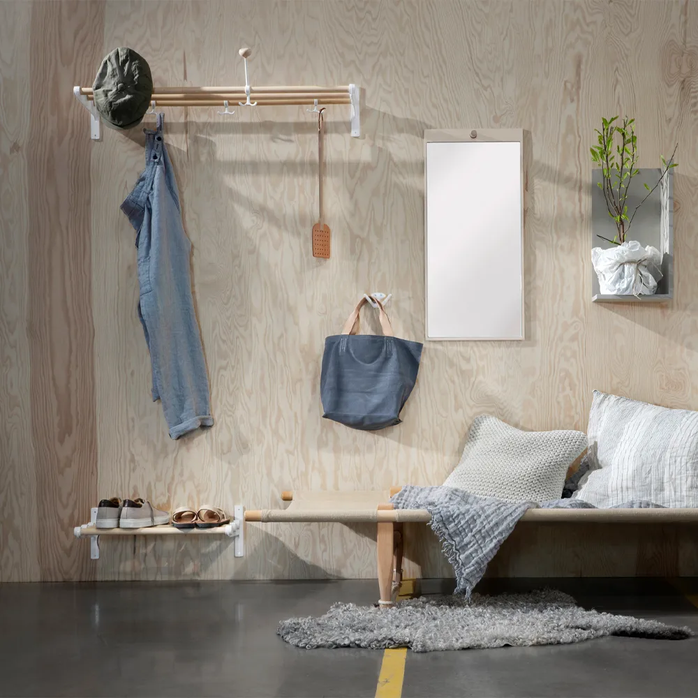 Nostalgi Shoe or hat shelf, Walnut, aluminium stand Essem Design