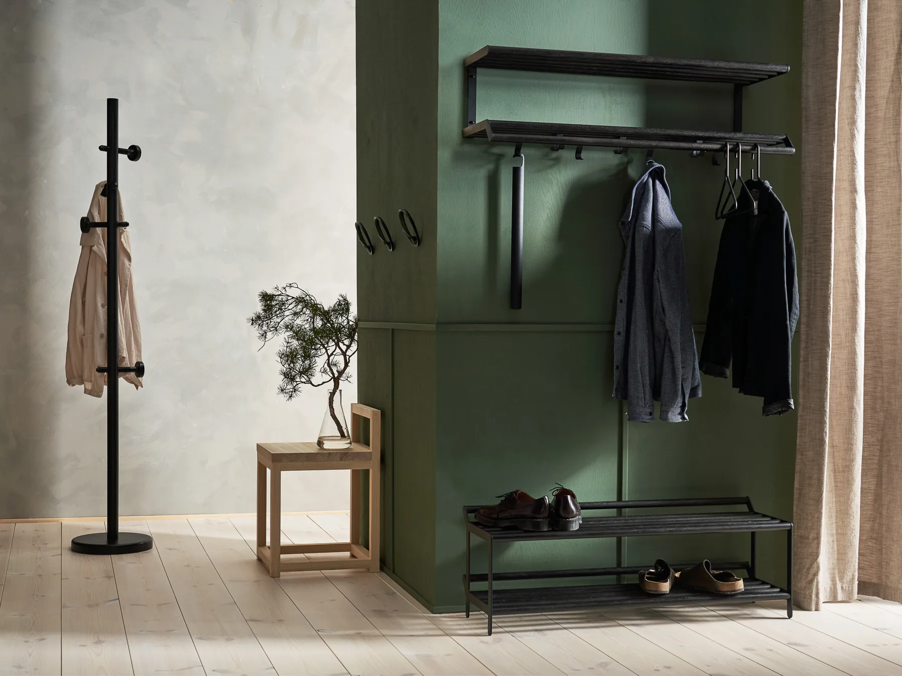 Tamburin hat shelf 60 cm, Black oiled oak-black Essem Design