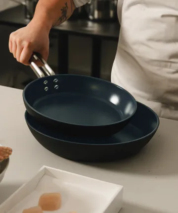 Professional Laser Titanium Slip-Let frying pan - Black, Ø24 cm - Eva Solo