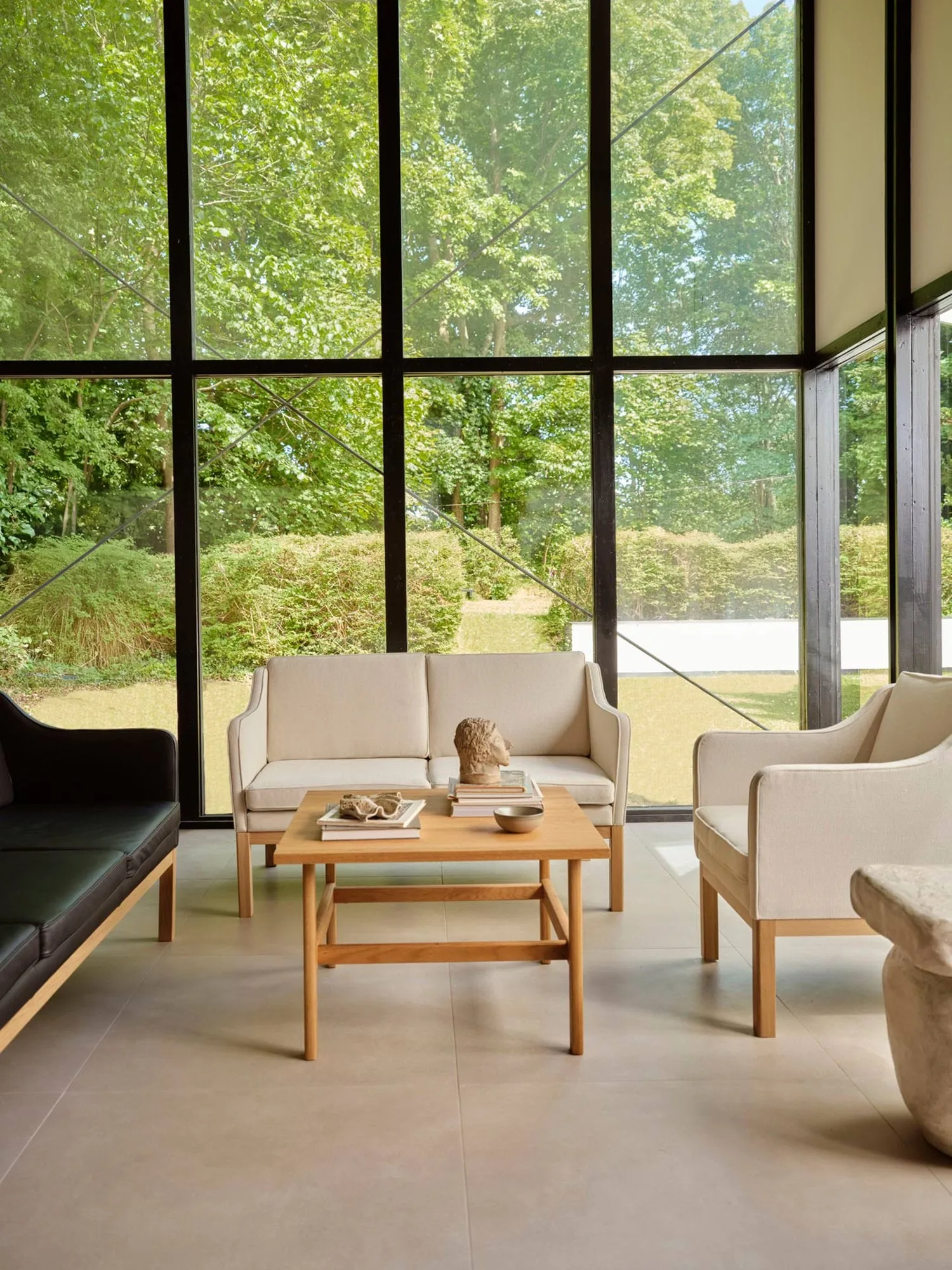 L46 MK155 armchair, Lacquered oak-leather black FDB Møbler