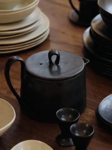 Flow teapot 1.5 L - Black - Ferm Living