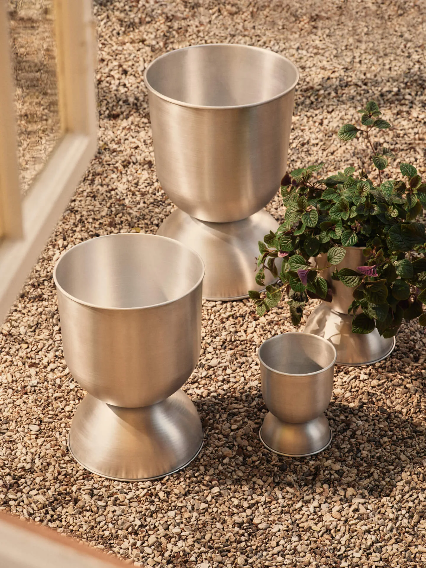 Hourglass flower pot small Ø30 cm, Aluminium Ferm Living