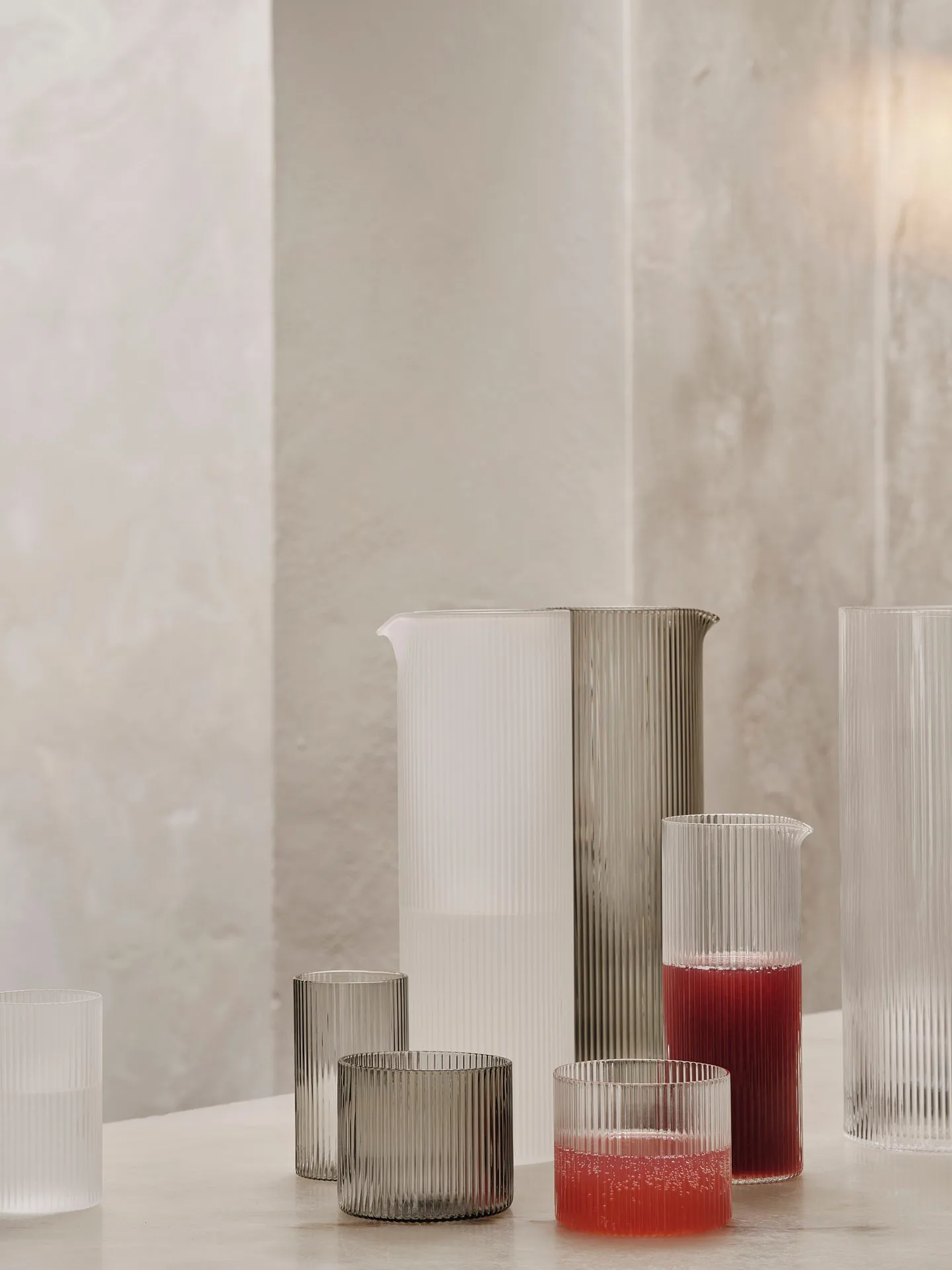 Ripple carafe 1,12 L, Smoked grey Ferm Living