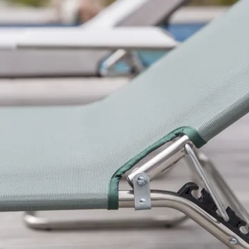 Amigo sun lounger - Fabric sage green-aluminium - Fiam