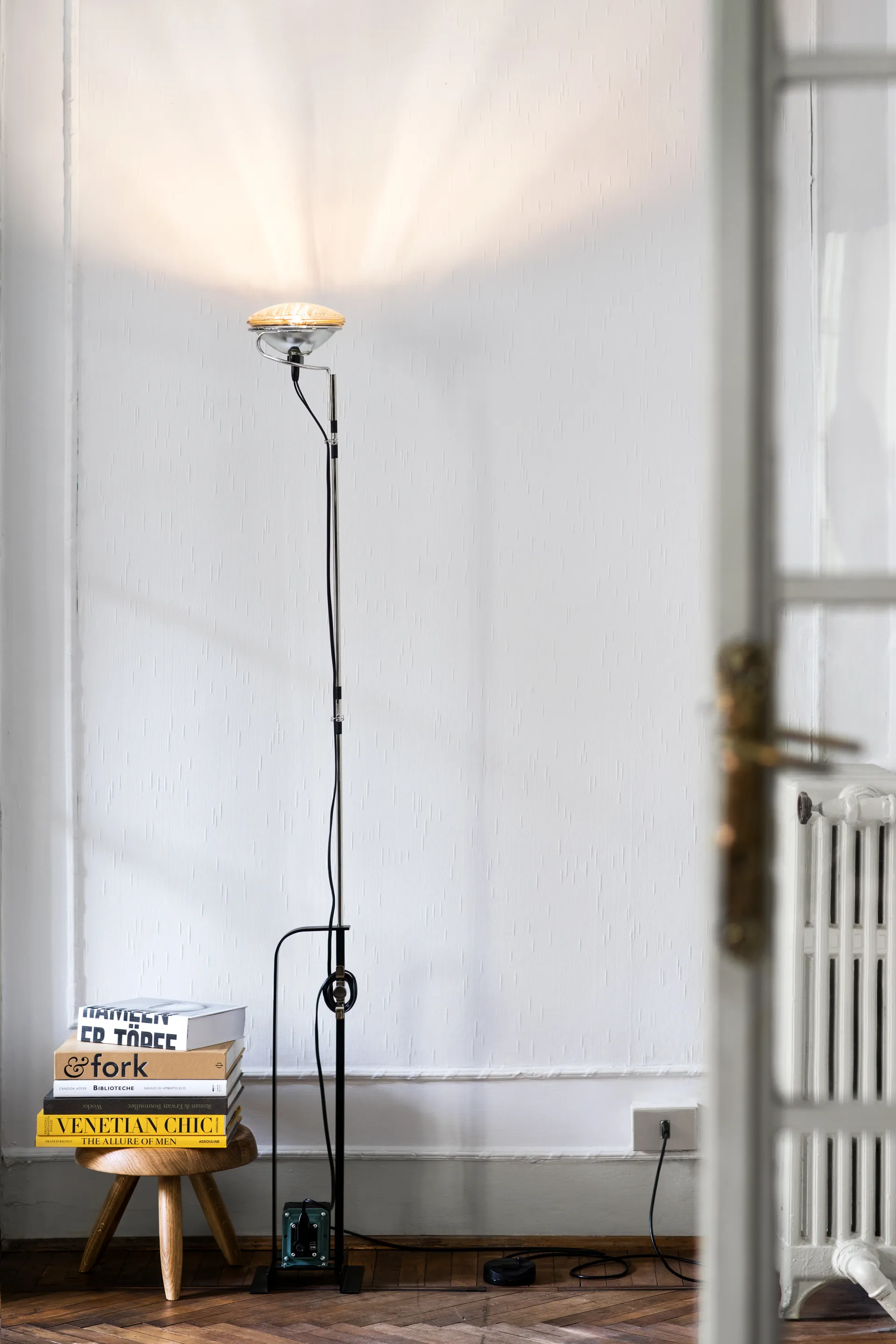 Toio LED floor lamp - black (GB) Flos