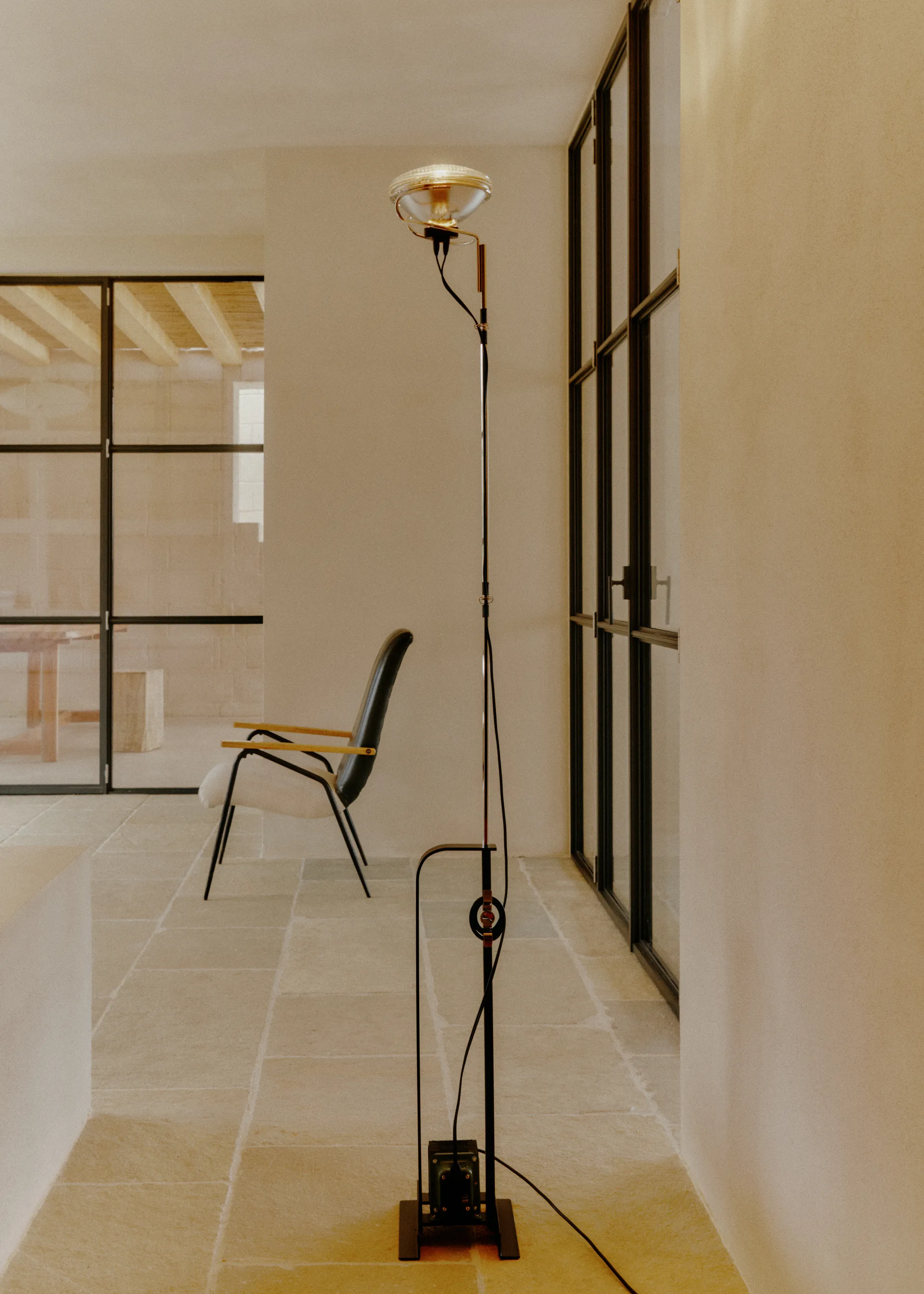 Toio LED floor lamp - black (GB) Flos