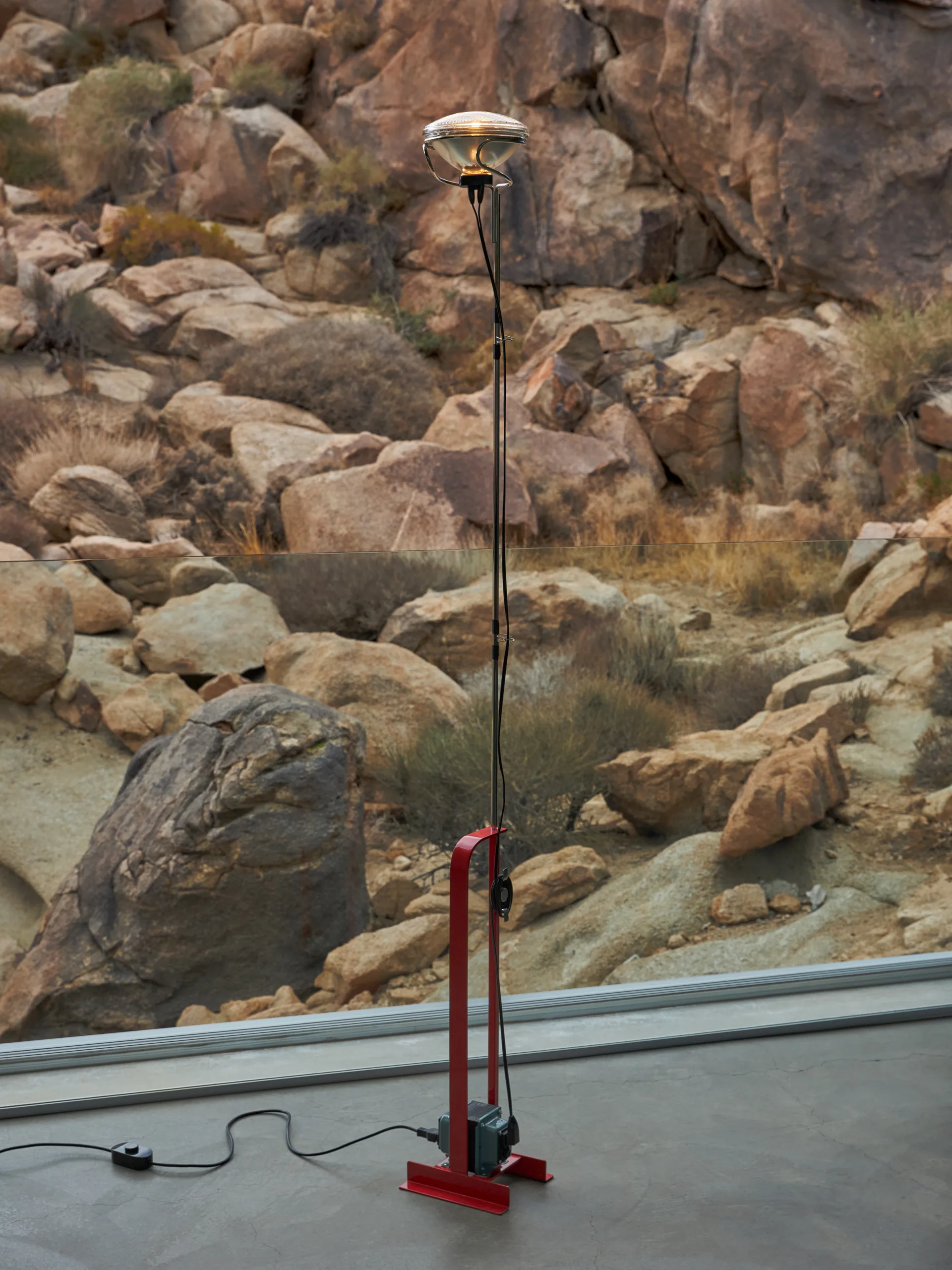 Toio LED floor lamp - Red (GB) Flos