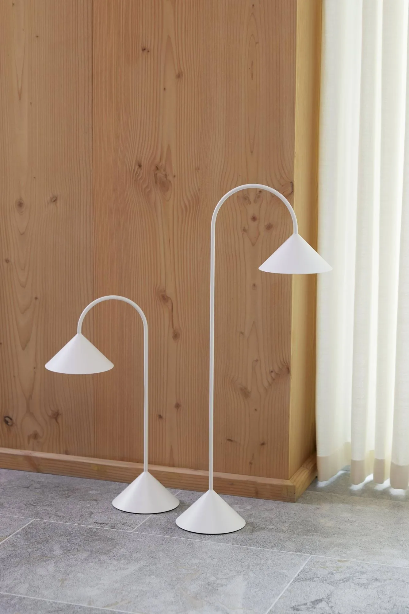 Grasp portable table lamp, Matt White, 72 cm Frandsen