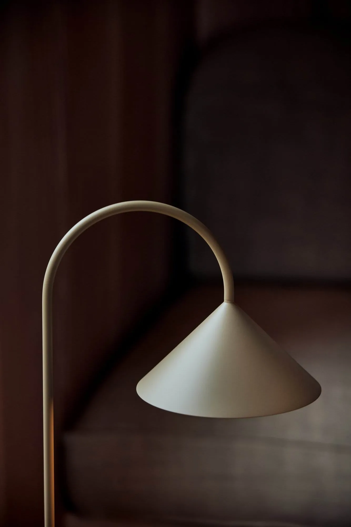 Grasp portable table lamp, Sand Grey, 47 cm Frandsen