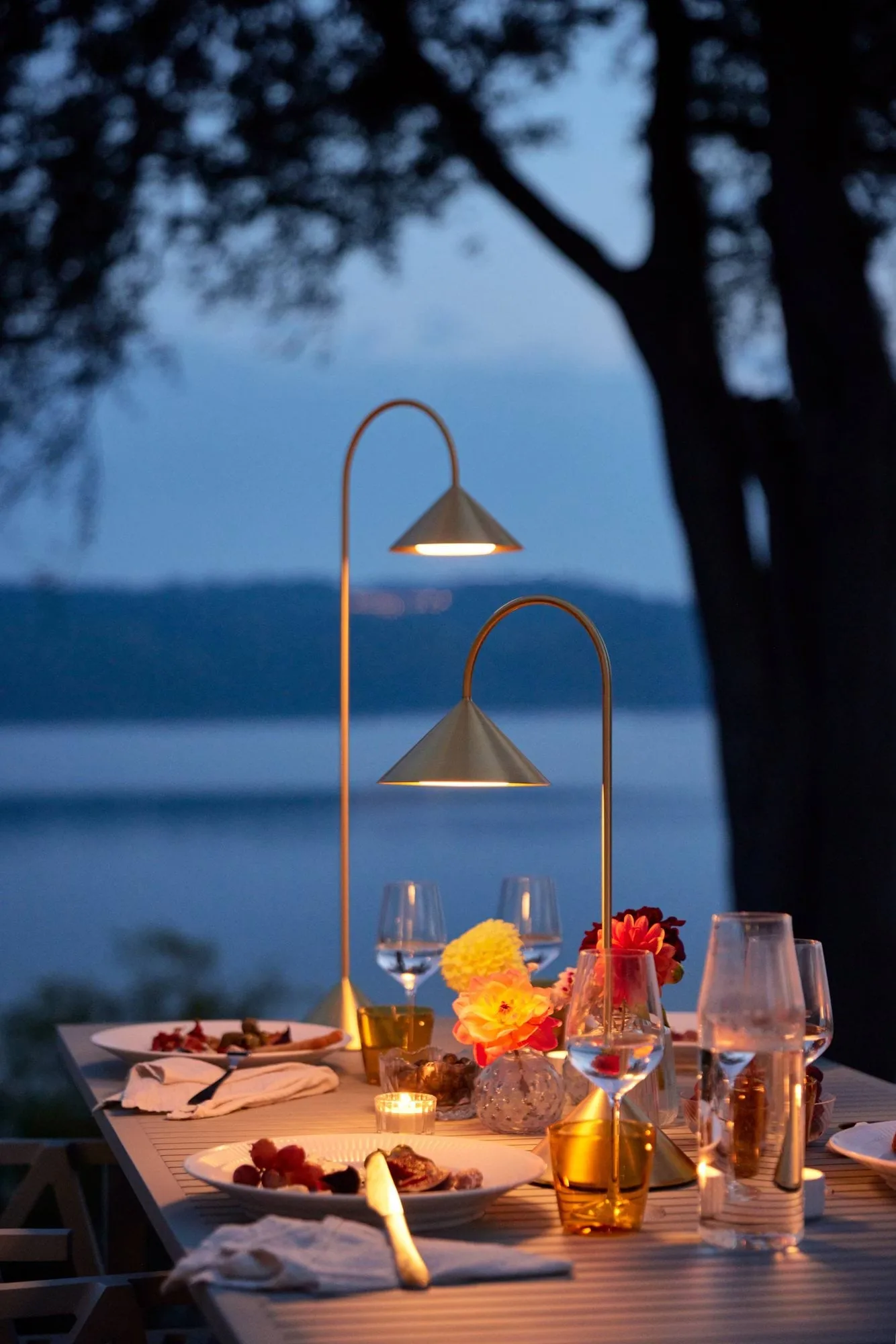 Grasp portable table lamp, Solid brass, 72 cm Frandsen