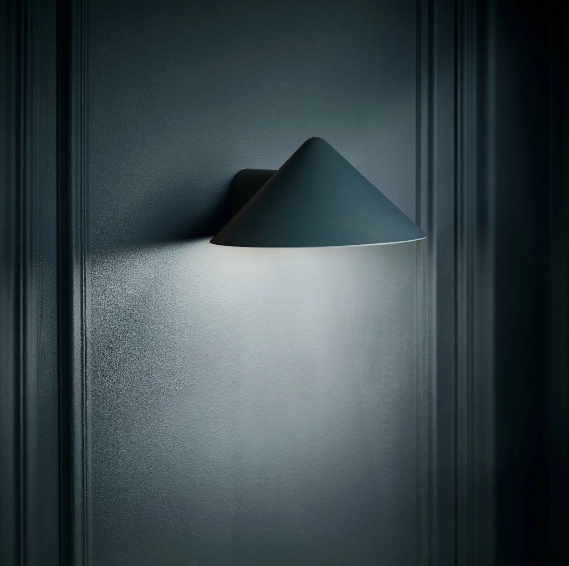 Grasp wall lamp, Matte Petrol Frandsen