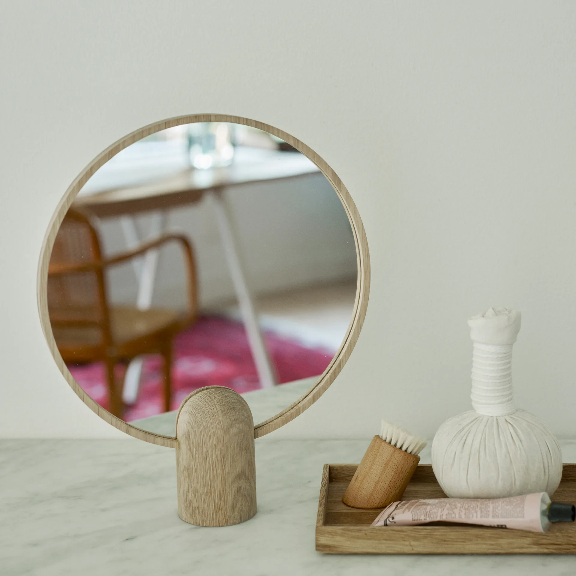 Aino mirror, large Fritz Hansen