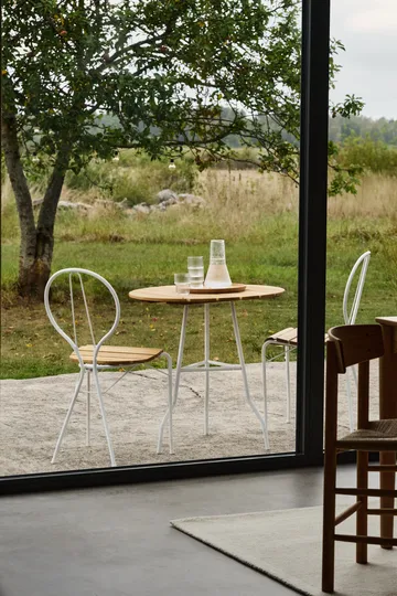 Pia chair - White lacquered steel frame-oiled oak - Gärsnäs