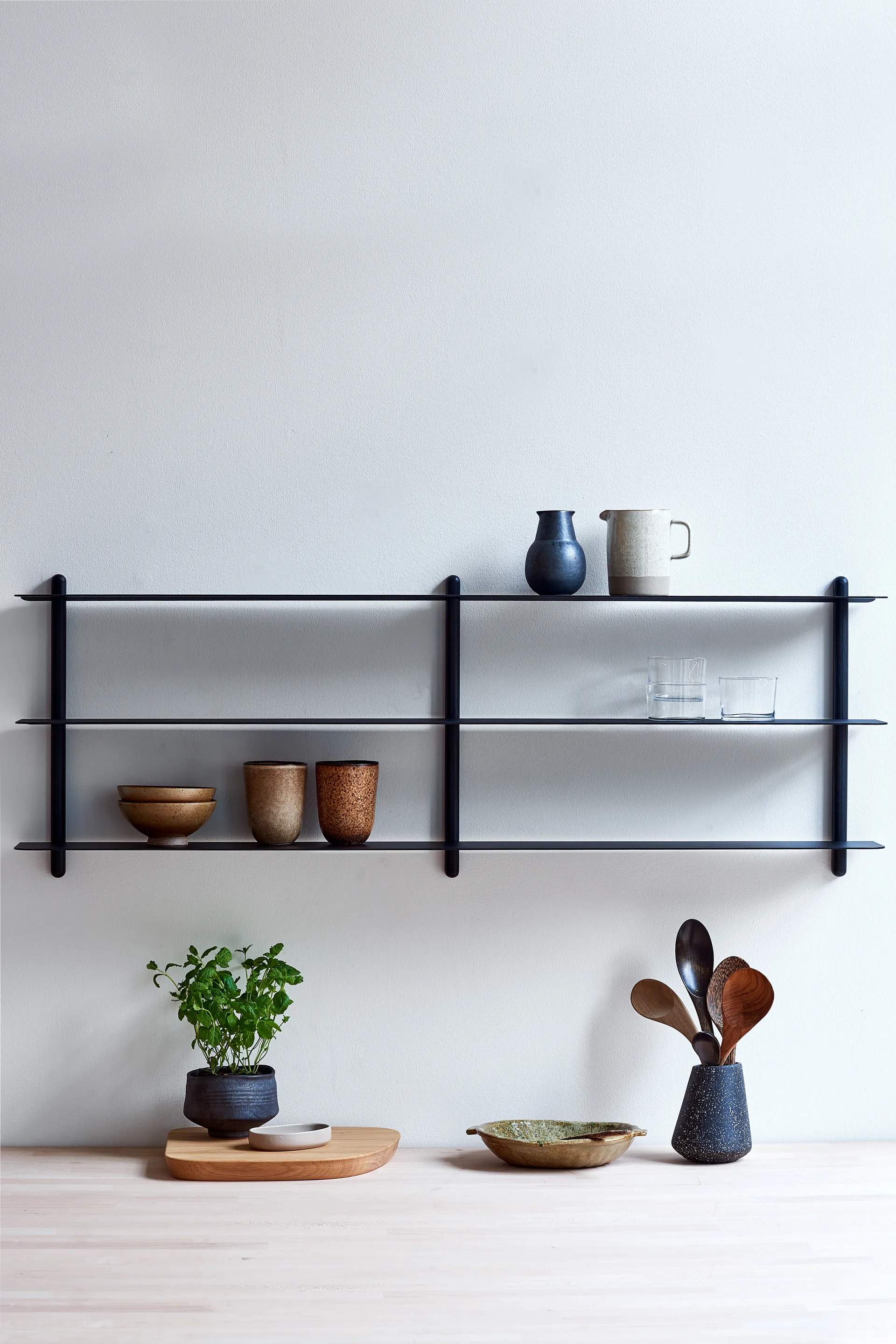 Nivo shelf D, Dark-stained ash-black Gejst
