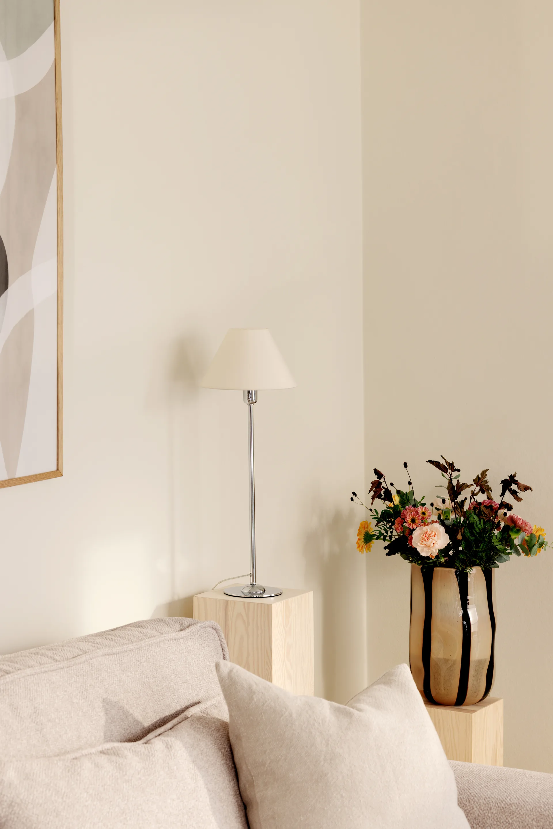 Iris 20 lampshade, Cream Globen Lighting