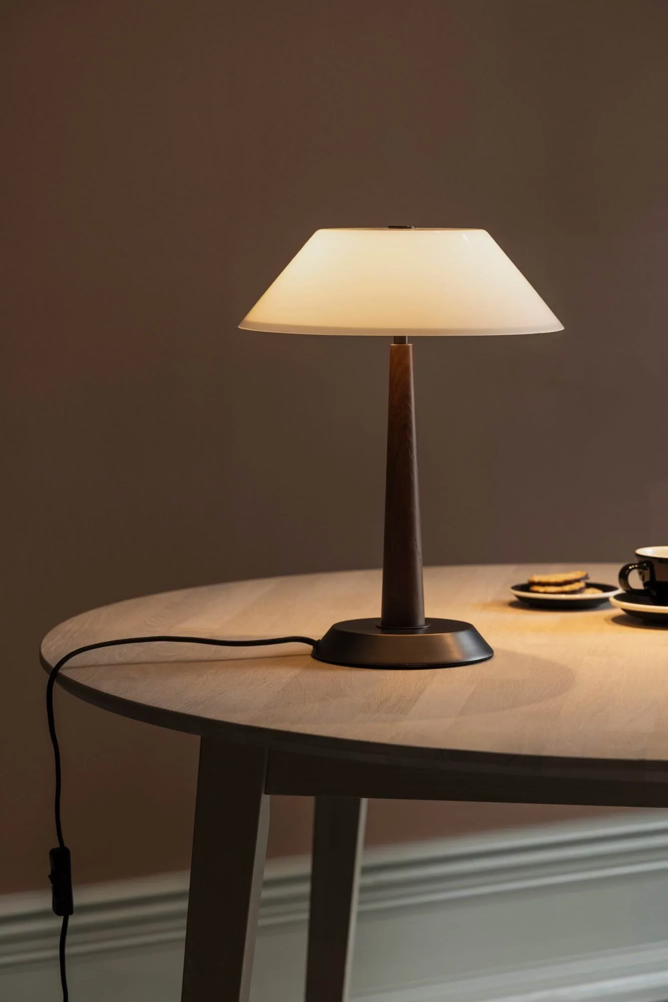 Ligna table lamp, Brown-stained, Ø29x39.2 cm Globen Lighting