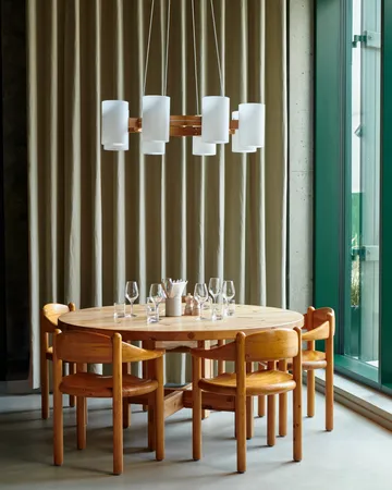 Daumiller chair with arms - Golden pine - GUBI