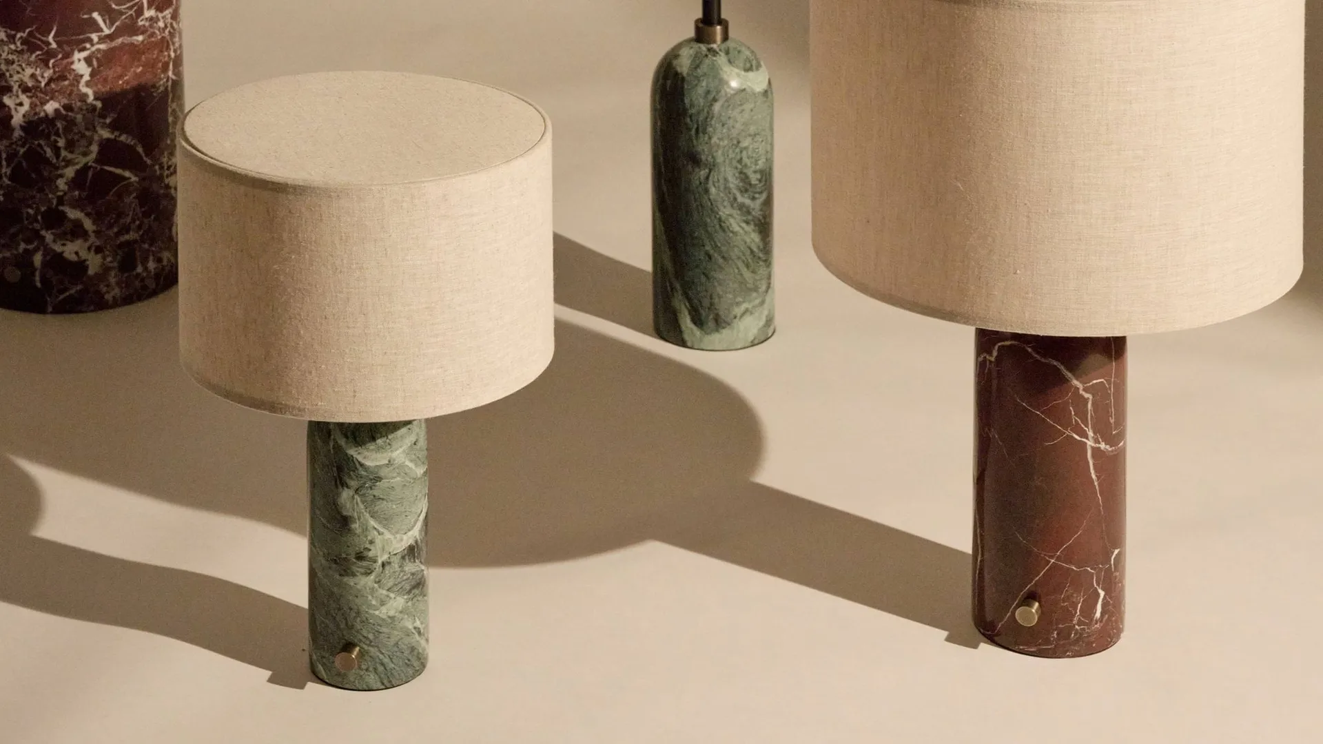 Gravity L table lamp, Maroon marble-canvas GUBI