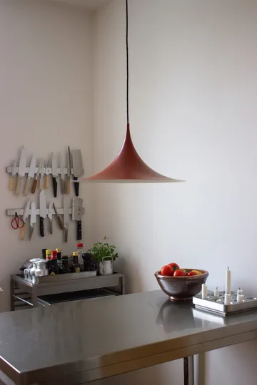 Semi pendant light Ø47 cm - Special Edition Auburn Red (red) semi matt - GUBI