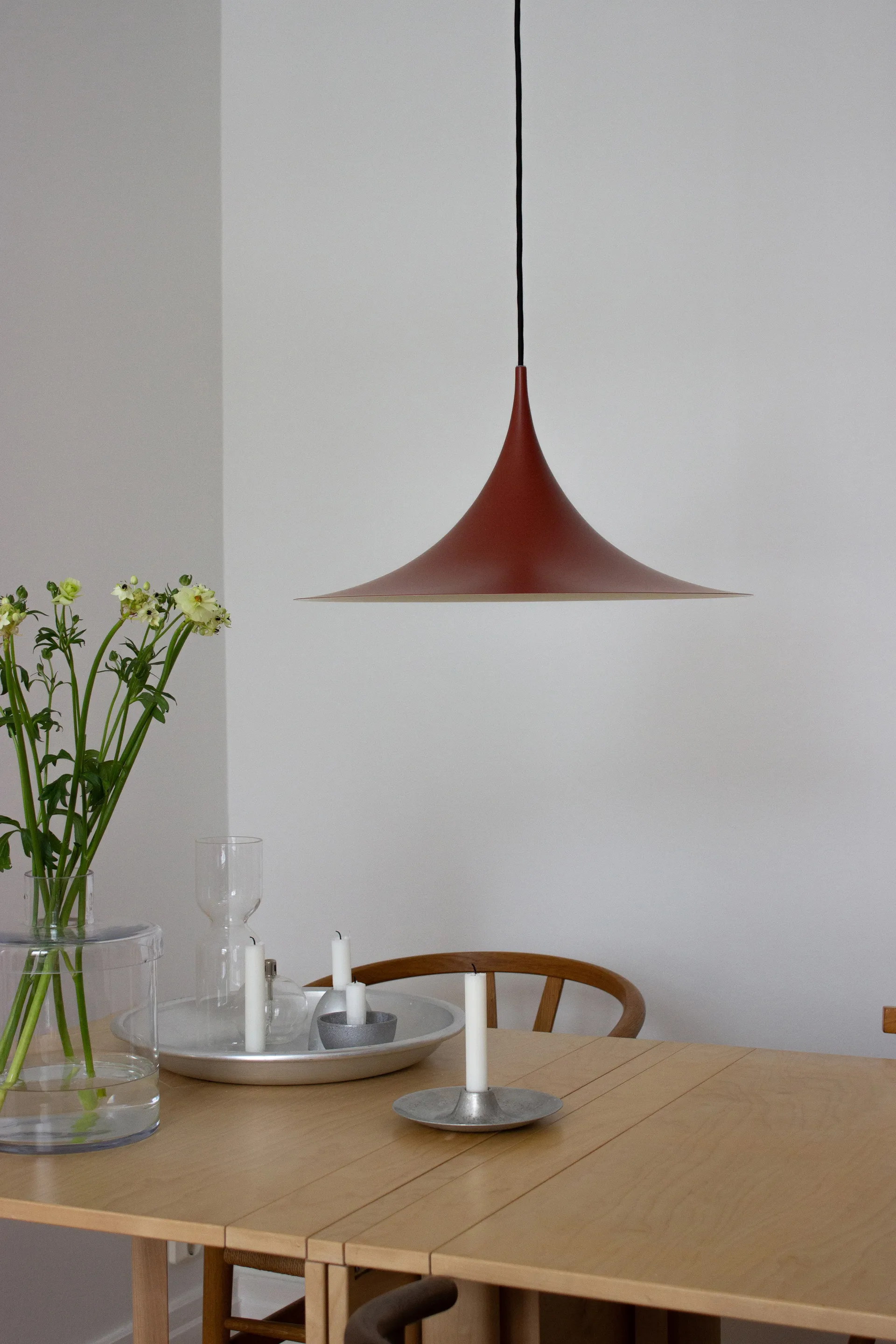 Semi pendant light Ø47 cm, Special Edition Auburn Red (red) semi matt GUBI